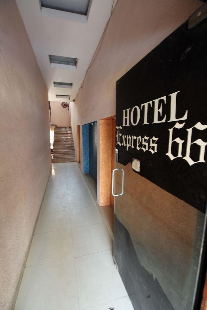 Hotel Express66 New Delhi Buitenkant foto